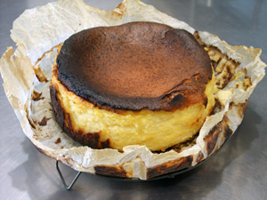 バスクチーズケーキを焼いてみました。
